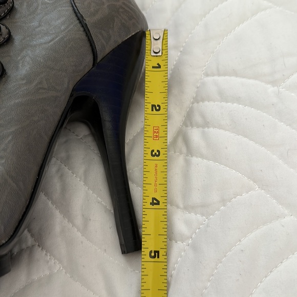 Gray ankle booties, peep, toe with buttons, open up to the top-perfect condition - Picture 16 of 16